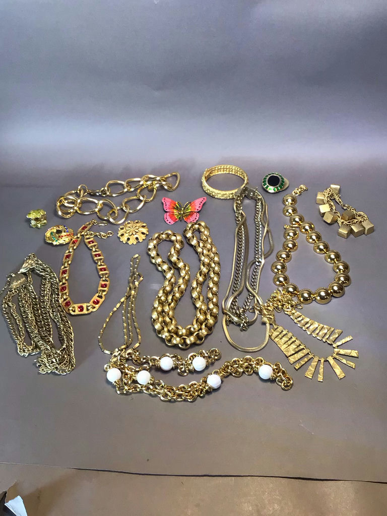 Vintage Costume Jewelry - image 7 of 9