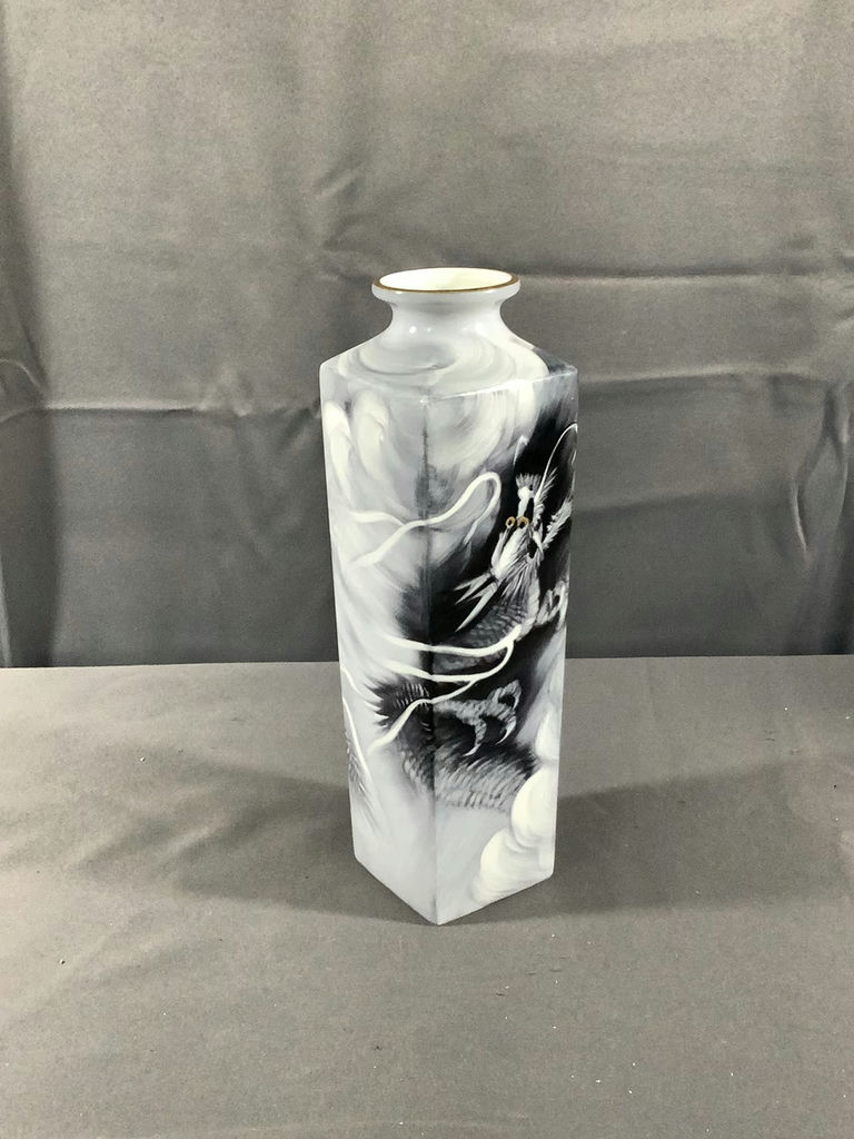 Noritake Dragon Vase & Temple Dragons Figurines - image 2 of 9