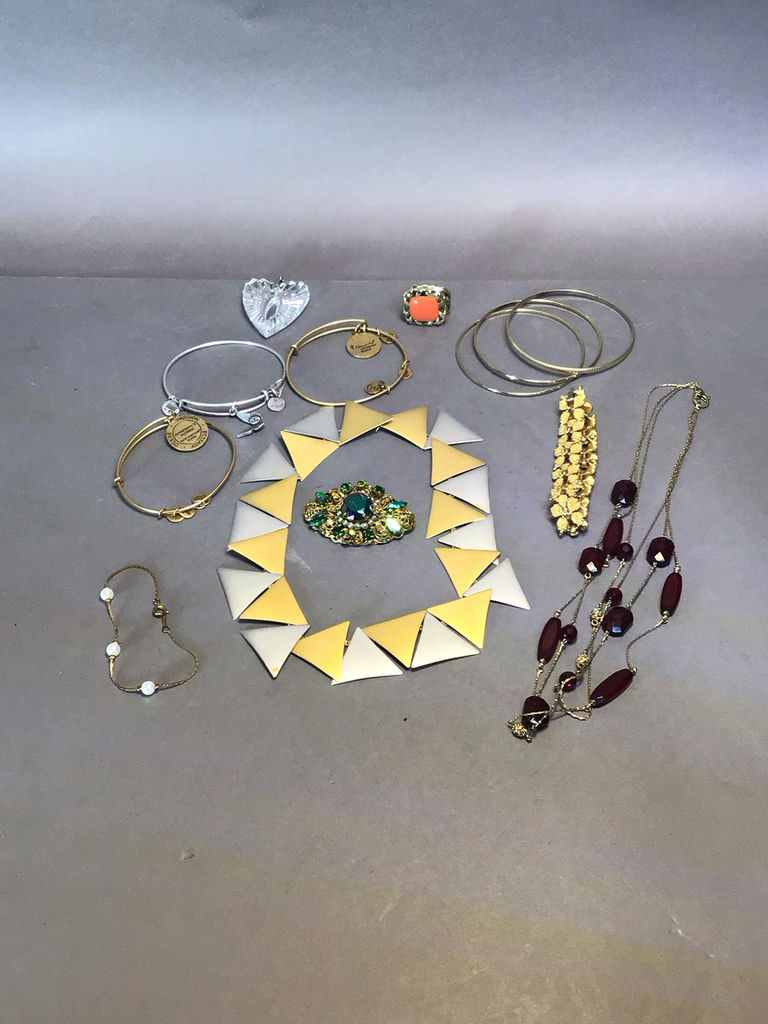 Vintage Costume Jewelry - image 8 of 9