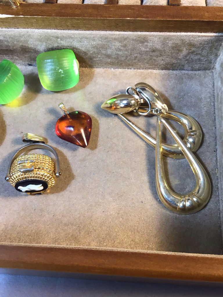 Vintage Costume Jewelry & Jewelry Box - image 5 of 19