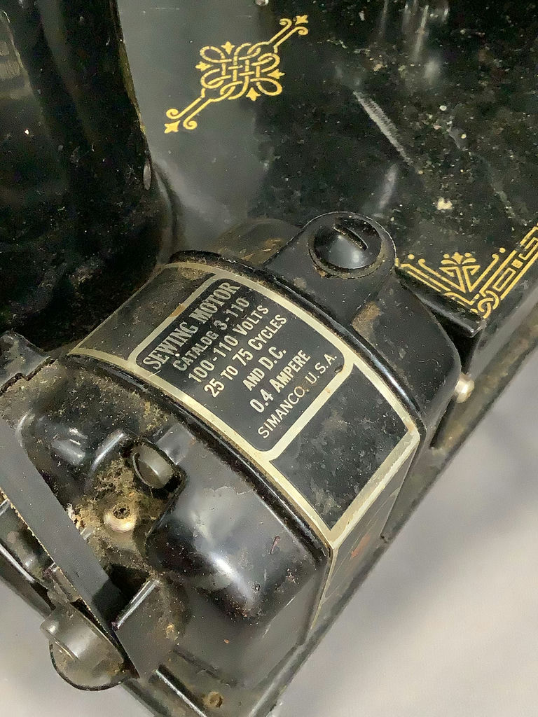 Singer Featherweight No. 221-1 Sewing Machine - image 9 of 26