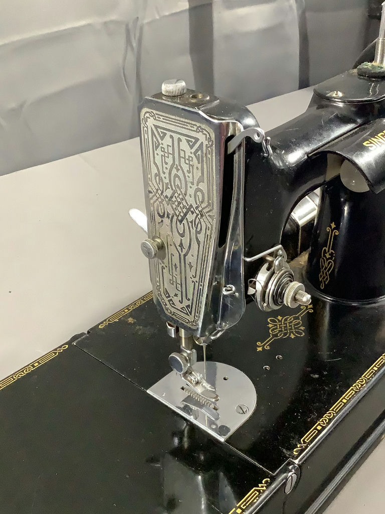 Singer Featherweight No. 221-1 Sewing Machine - image 6 of 26