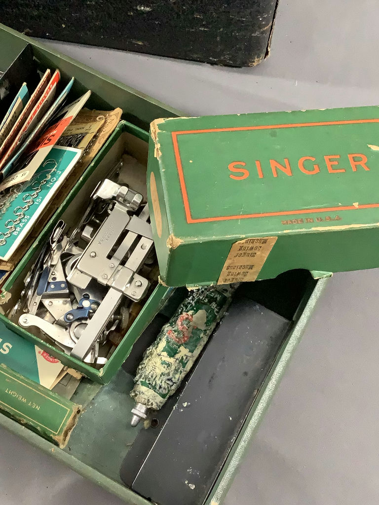 Singer Featherweight No. 221-1 Sewing Machine - image 21 of 26