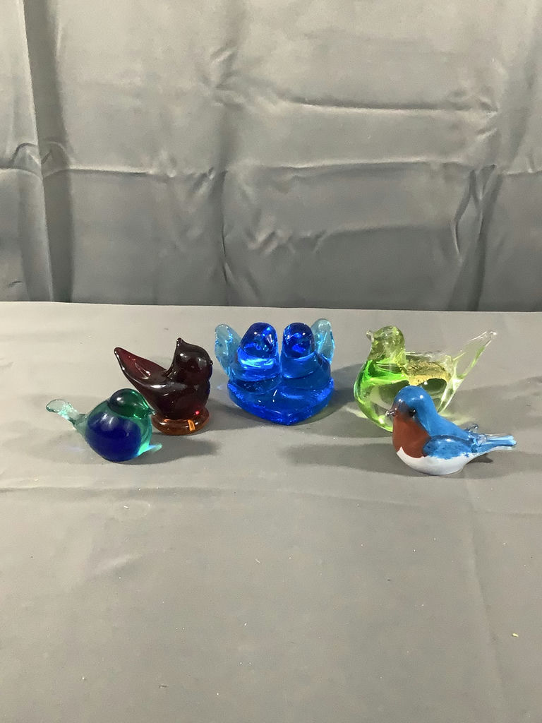 Leo Ward, Langham Glass & More Bird Figurines - image 1 of 12