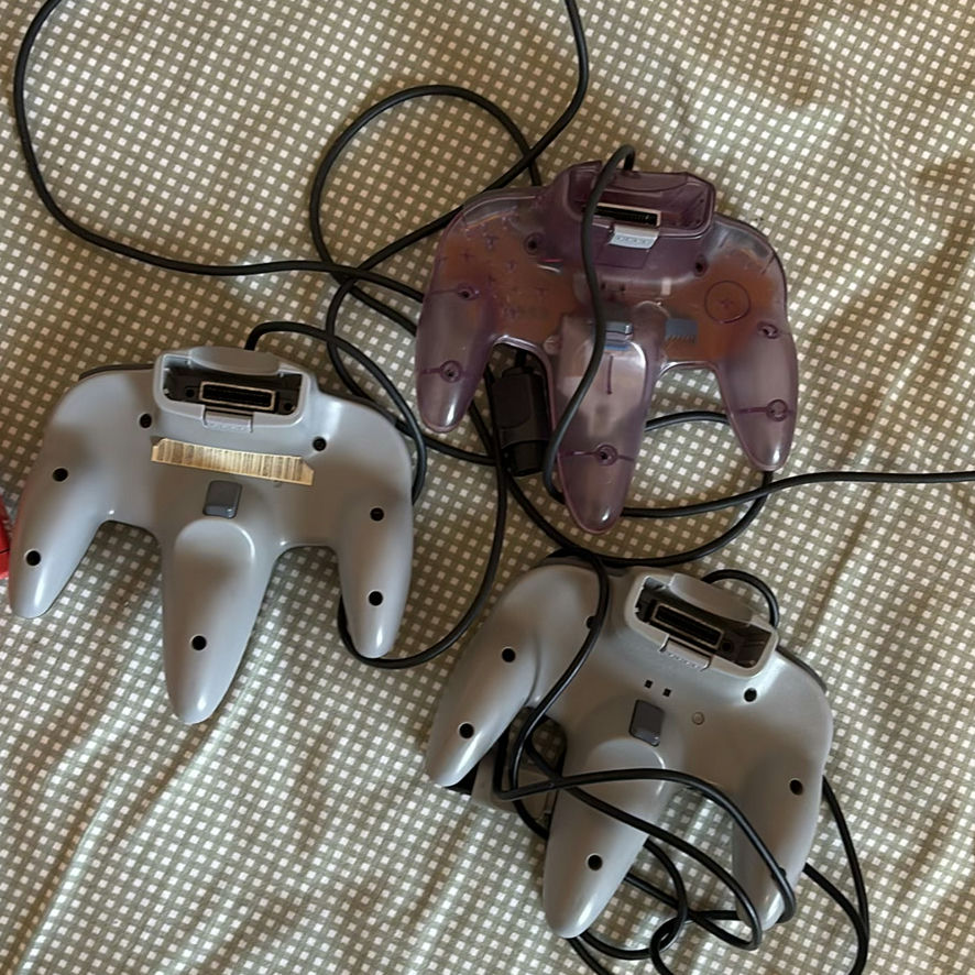 Retro Nintendo 64 Console & Controllers - image 5 of 10