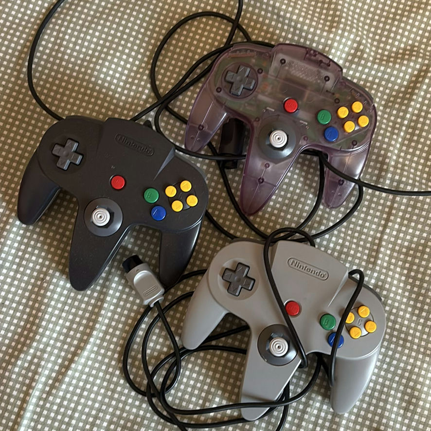 Retro Nintendo 64 Console & Controllers - image 4 of 10