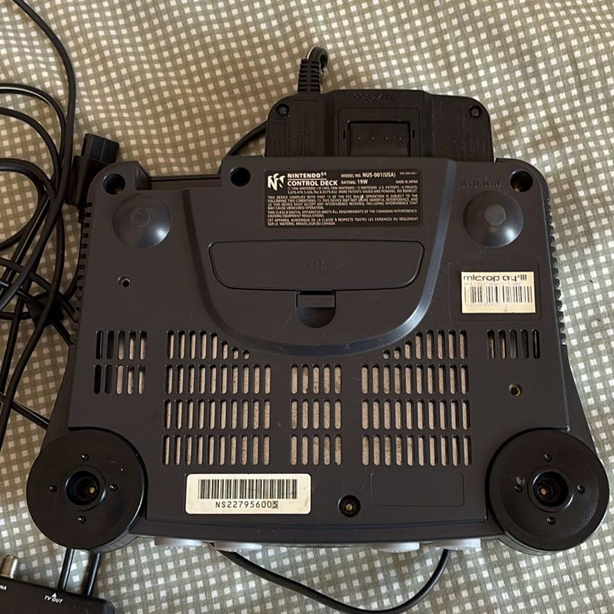 Retro Nintendo 64 Console & Controllers - image 9 of 10
