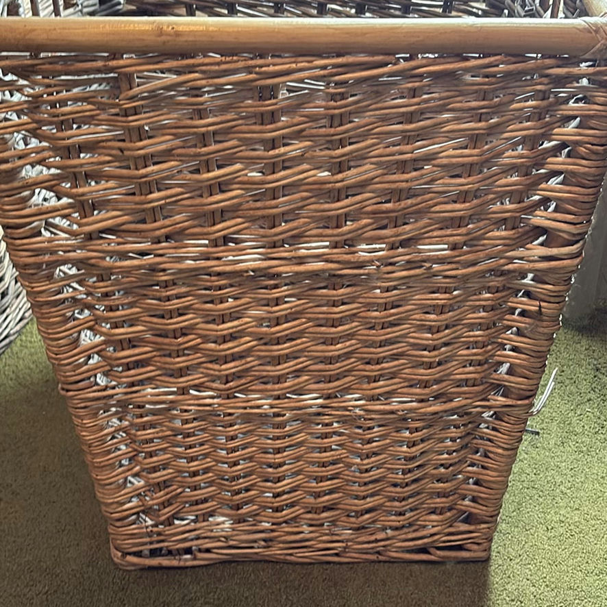 Large Wicker Hamper With Lid - image 8 of 9