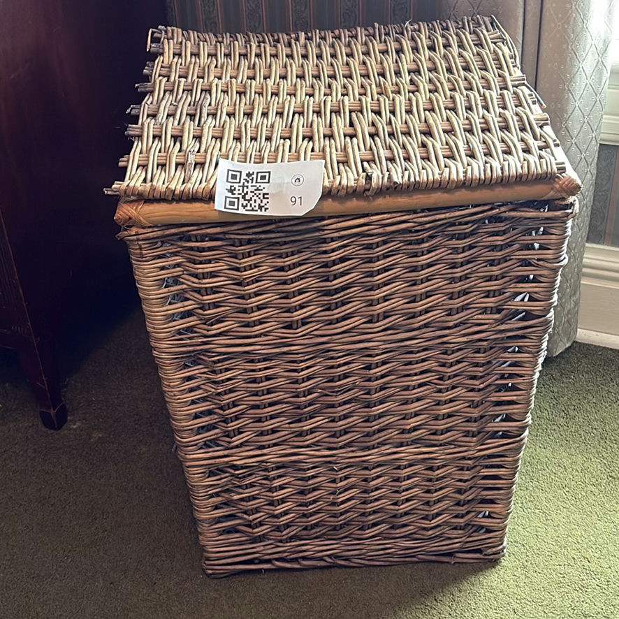Large Wicker Hamper With Lid - image 1 of 8