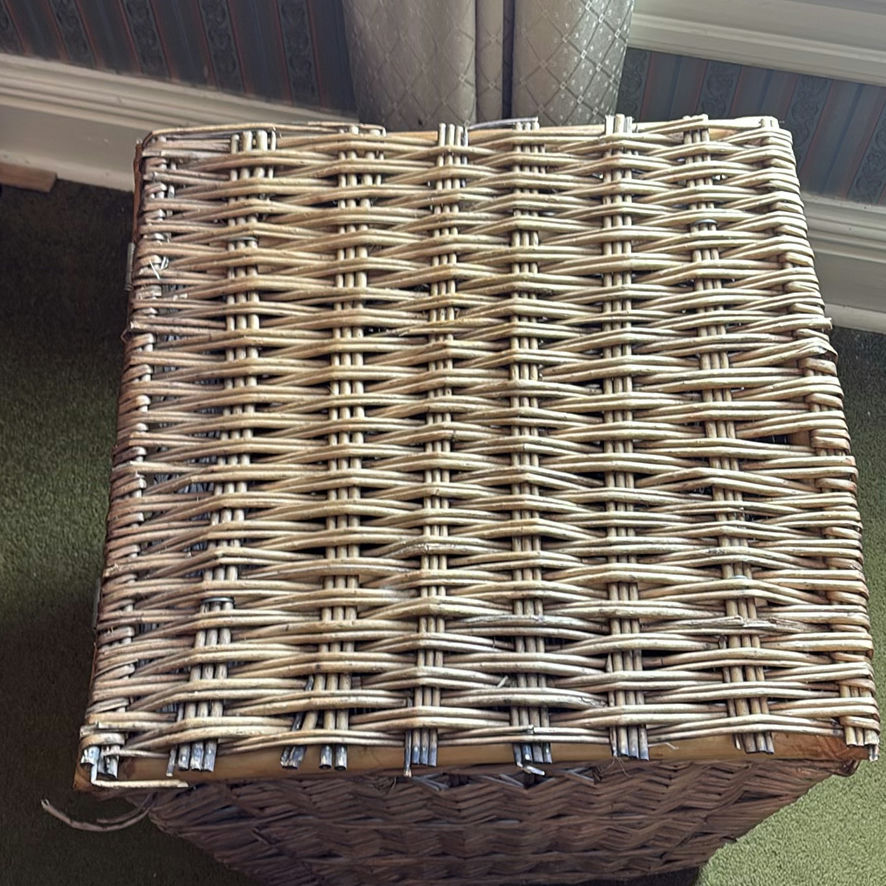 Large Wicker Hamper With Lid - image 8 of 8