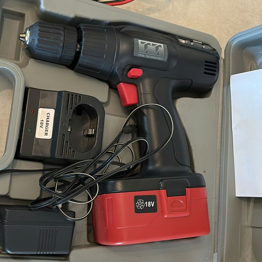 MotoMaster 10/2A Battery Charger and Cordless Drill Kit - image 9 of 10
