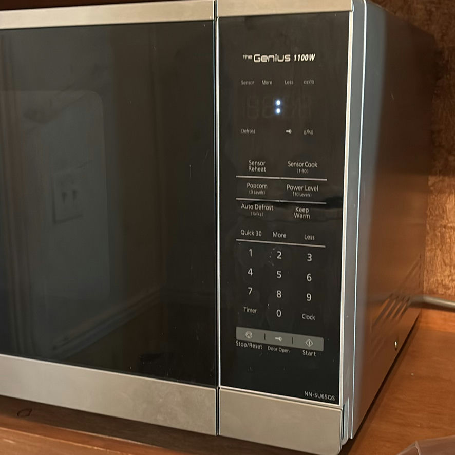Panasonic “the Genius” Microwave - image 4 of 8