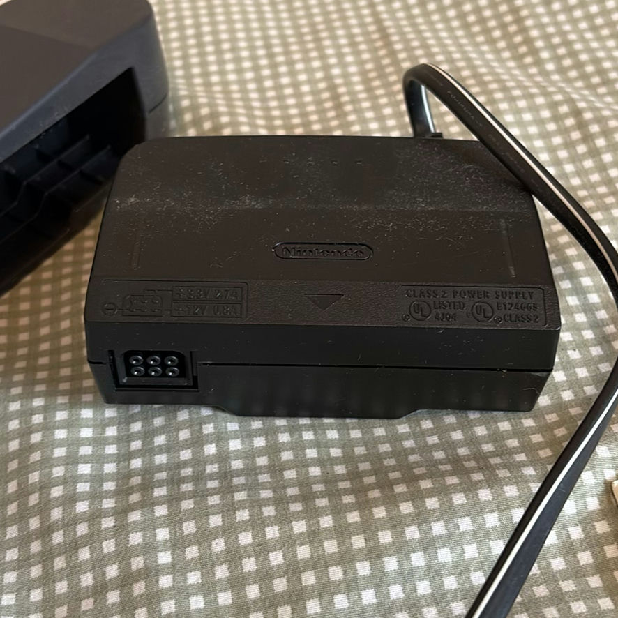 Retro Nintendo 64 Console & Controllers - image 10 of 10