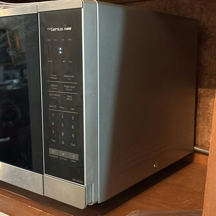 Panasonic “the Genius” Microwave - image 7 of 8