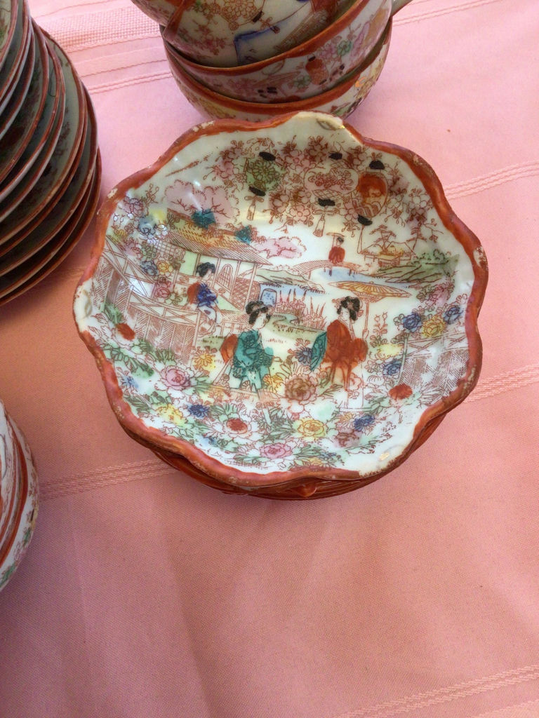 Japanese porcelain teacups, saucers and small plates - image 4 of 5