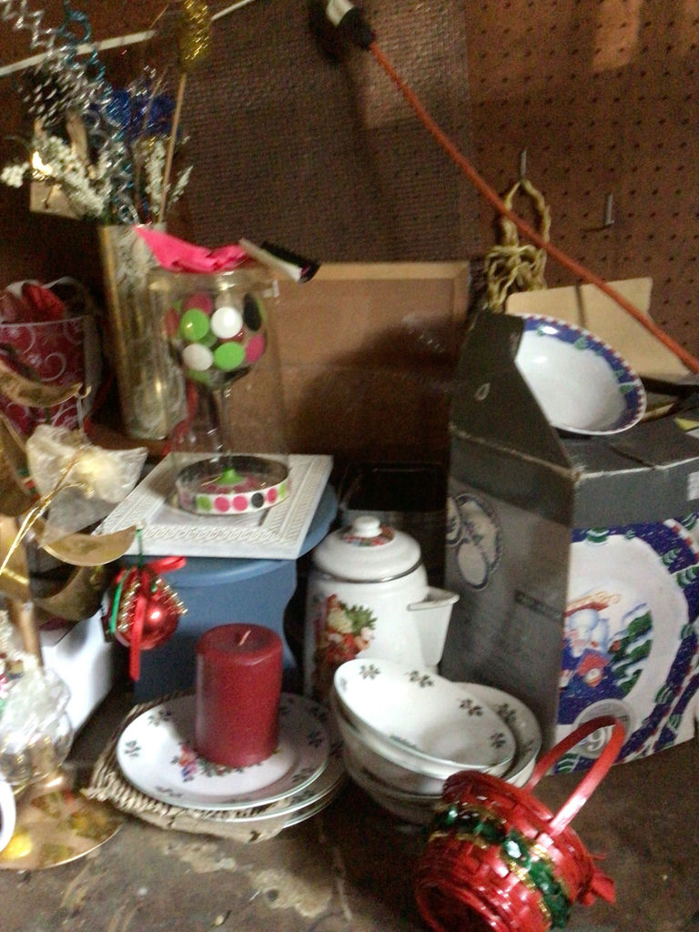 Christmas-themed dinnerware and holiday decorations - image 3 of 7