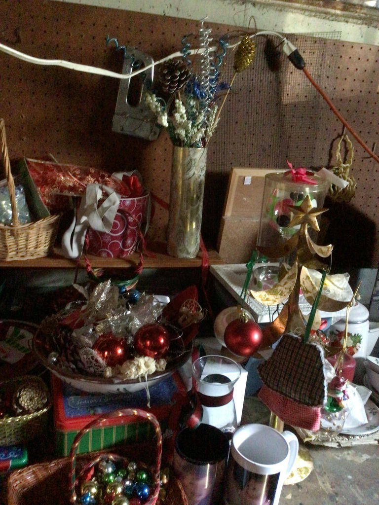 Christmas-themed dinnerware and holiday decorations - image 2 of 7