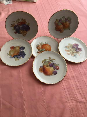 Six Bavarian fruit-motif porcelain bowls - Image 1 of 3