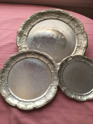 Set of three ornate embossed metal plates - Image 1 of 4