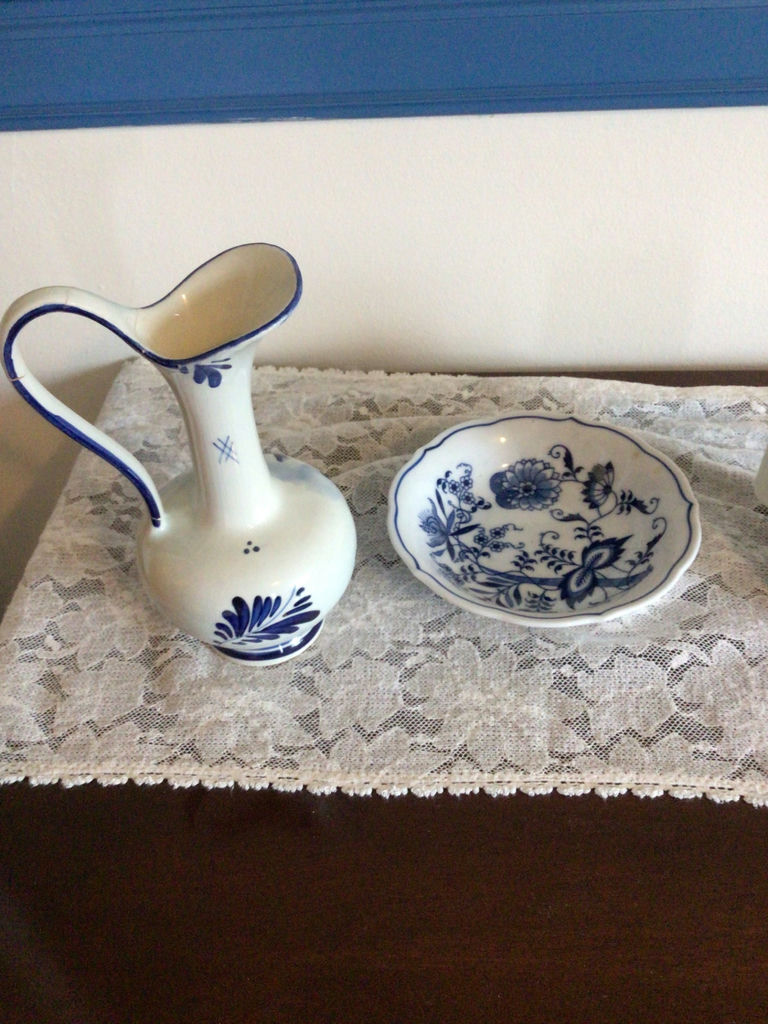 Delft blue-and-white porcelain jug set with matching dish - image 2 of 4