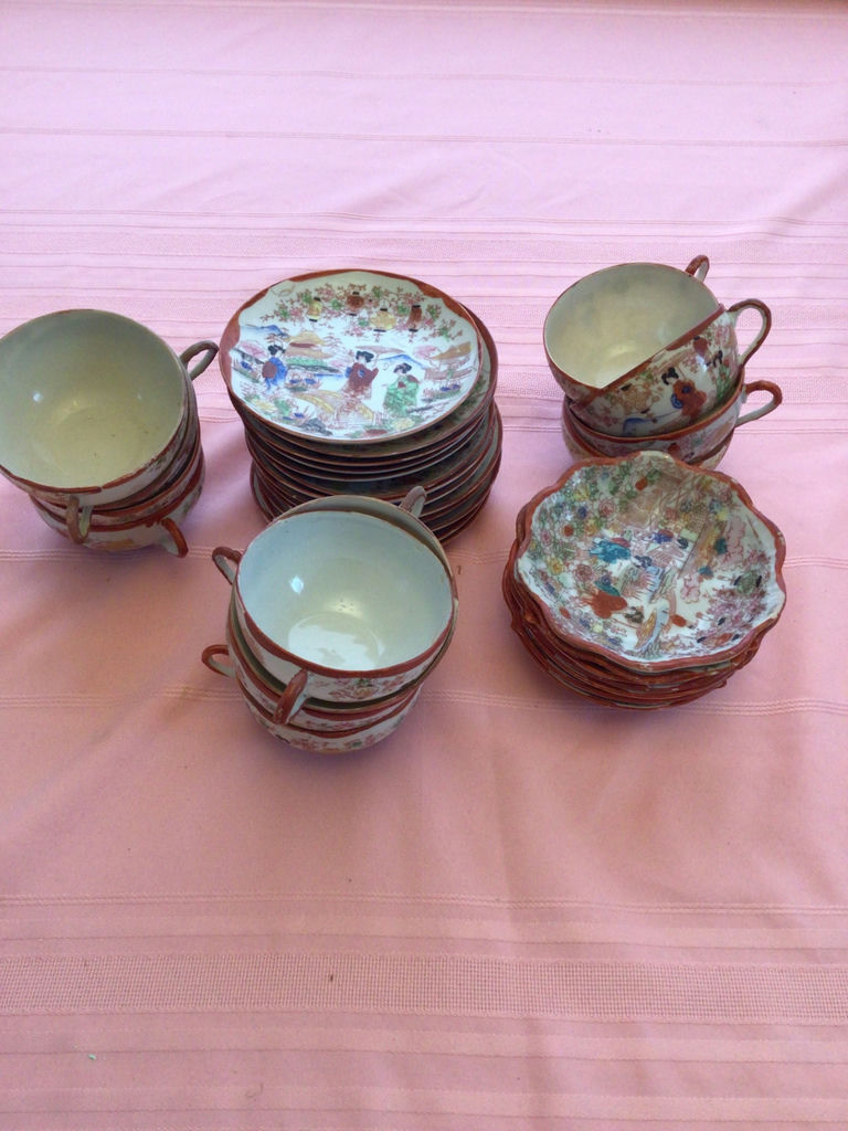 Japanese porcelain teacups, saucers and small plates - image 2 of 5