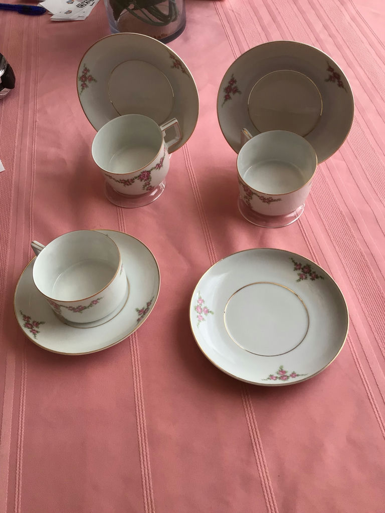 Floral porcelain teacups and saucers set - image 1 of 3