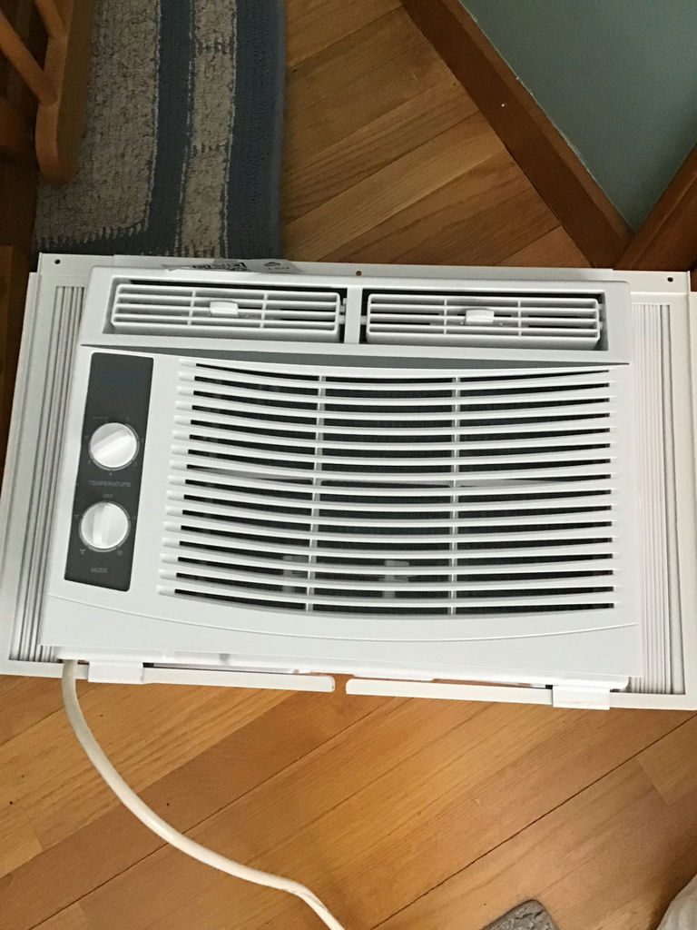 White window air conditioner 16 x 12 - image 2 of 3