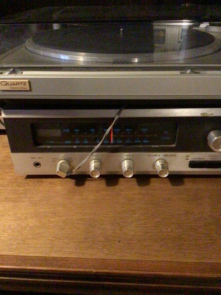 Vintage quartz direct-drive turntable with built-in stereo receiver - image 3 of 4