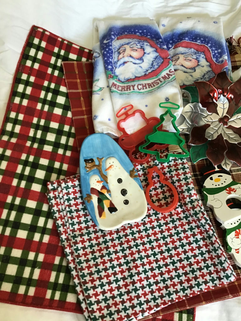 Christmas Decor and Linens Collection - image 1 of 3