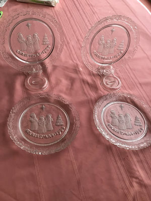 Set of four embossed Christmas glass plates - Image 1 of 3