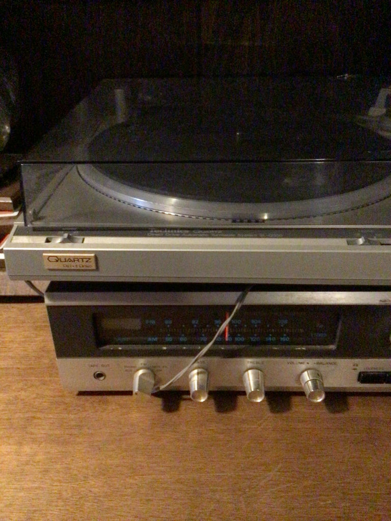 Vintage quartz direct-drive turntable with built-in stereo receiver - image 2 of 4