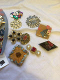 Assorted costume jewelry and brooches - thumbnail 3 of 3
