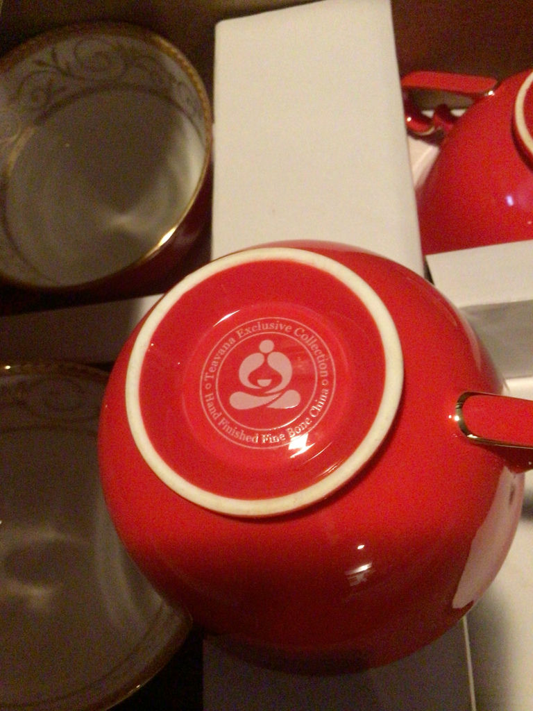 Red bone china tea set with teapot and cups - image 4 of 4