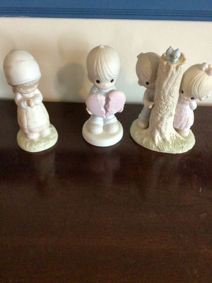 Precious Moments Pastel ceramic children's figurine set - Image 1 of 5