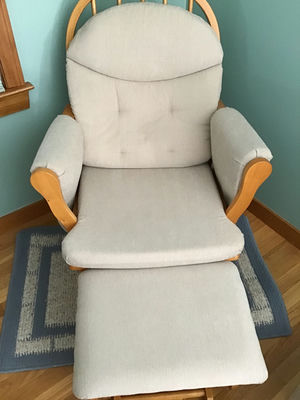Beige upholstered rocking chair with ottoman - Excellent condition - Image 1 of 1