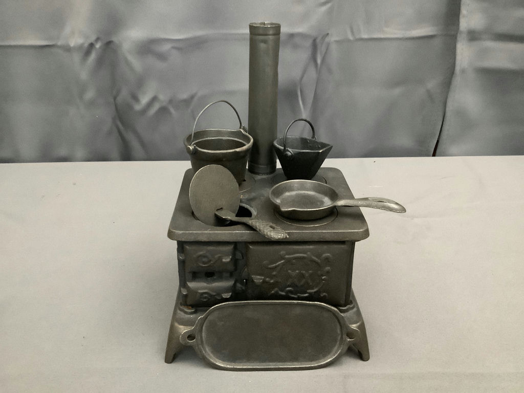 Model Cast Iron Stoves - image 6 of 7
