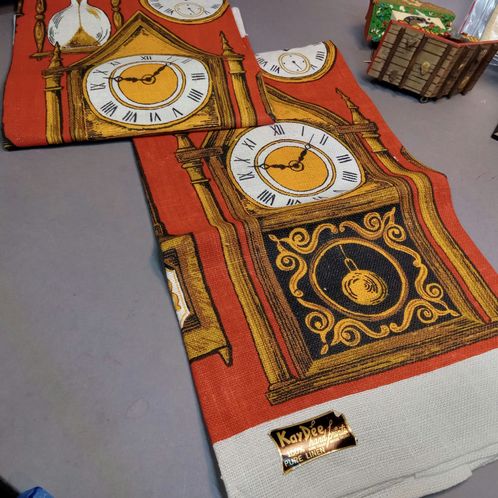 Vintage Linen Tea Towels & Clocks - image 5 of 21