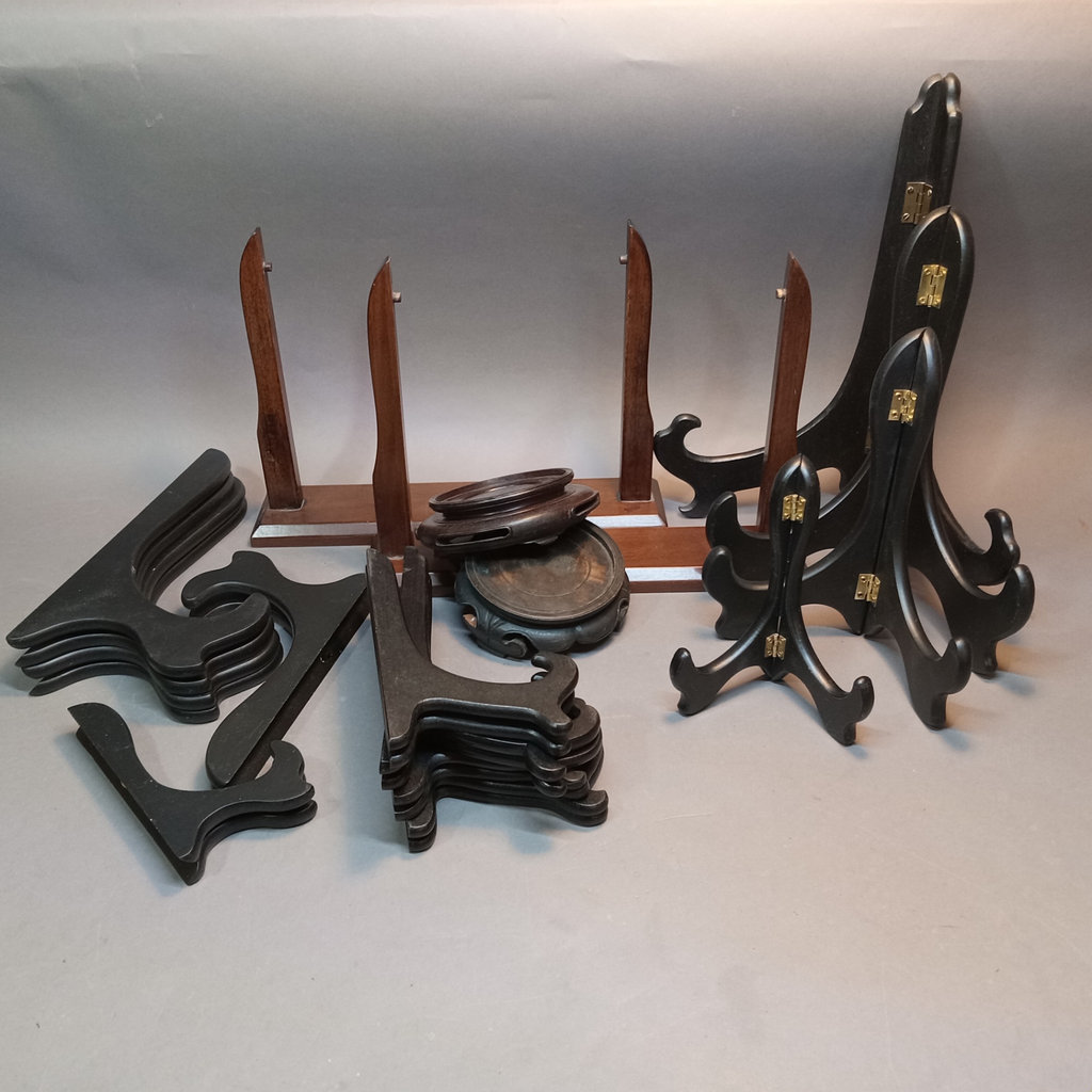 Wood Display & Plate Holders - image 1 of 9