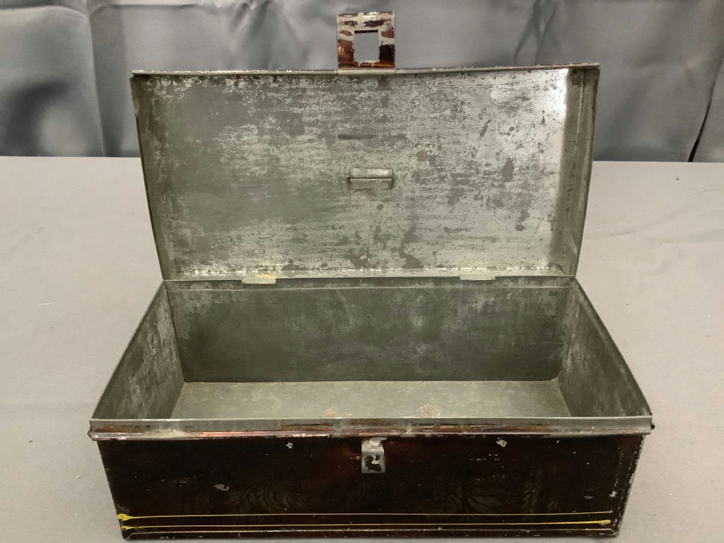Antique Tin Boxes + Plates - image 6 of 13