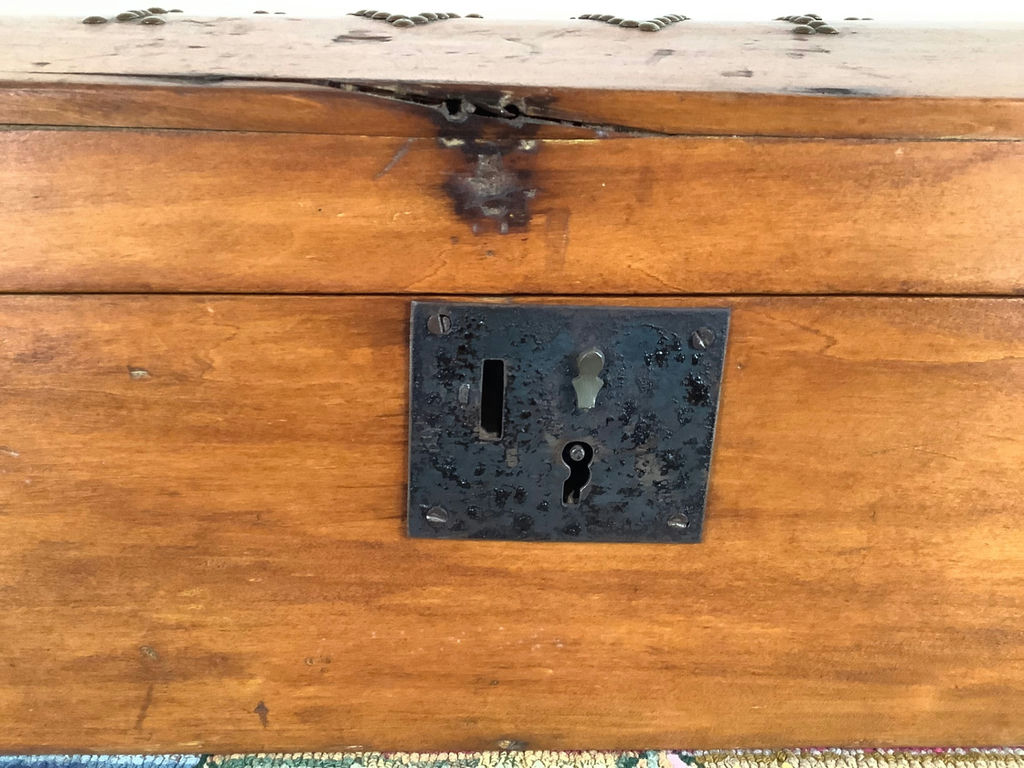 Antique Keepsake Trunk - image 4 of 8