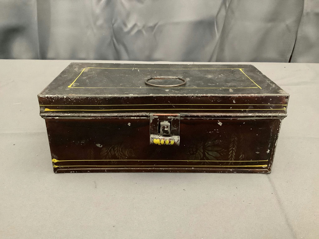 Antique Tin Boxes + Plates - image 5 of 13