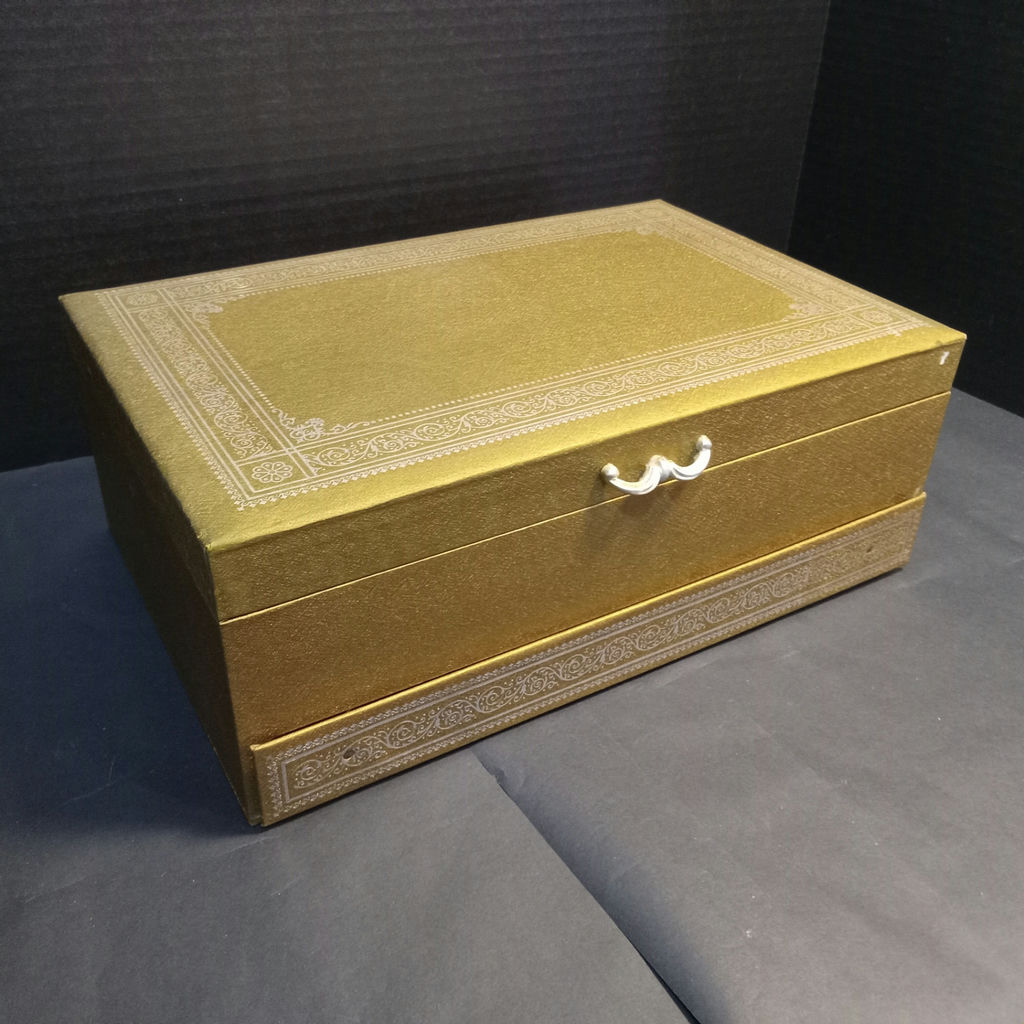 Ladies Costume Jewelry & Box - image 23 of 23