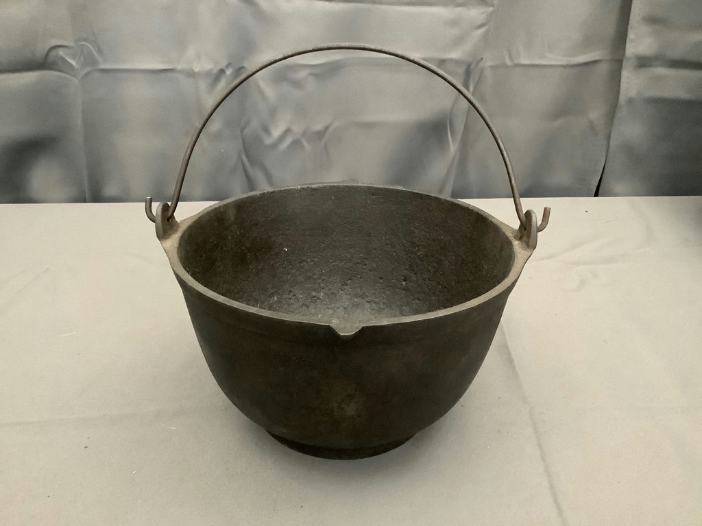 Cast Iron Pots - image 5 of 9