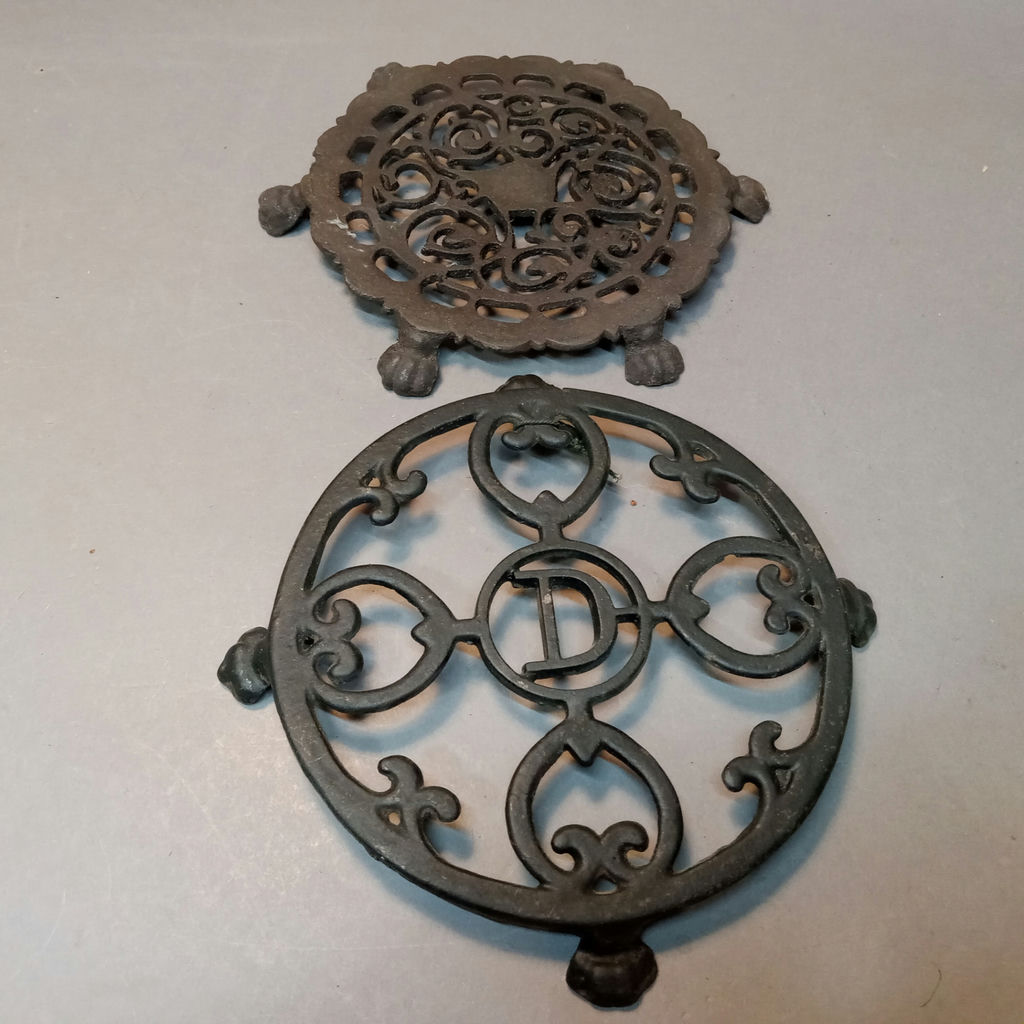 Cast Iron Trivets & Iron - image 7 of 12