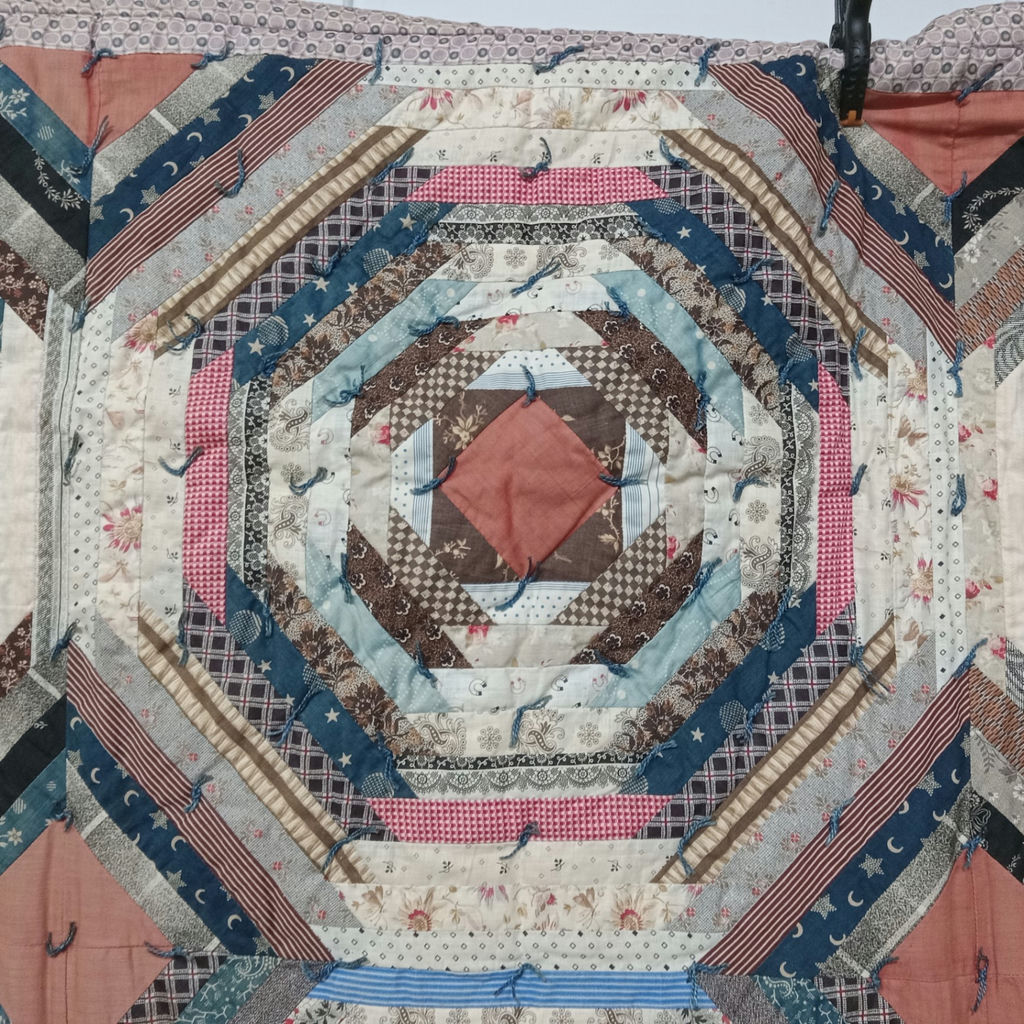 Vintage Handmade Pineapple Quilt - image 3 of 7