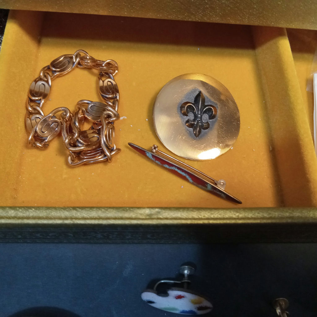 Ladies Costume Jewelry & Box - image 5 of 23