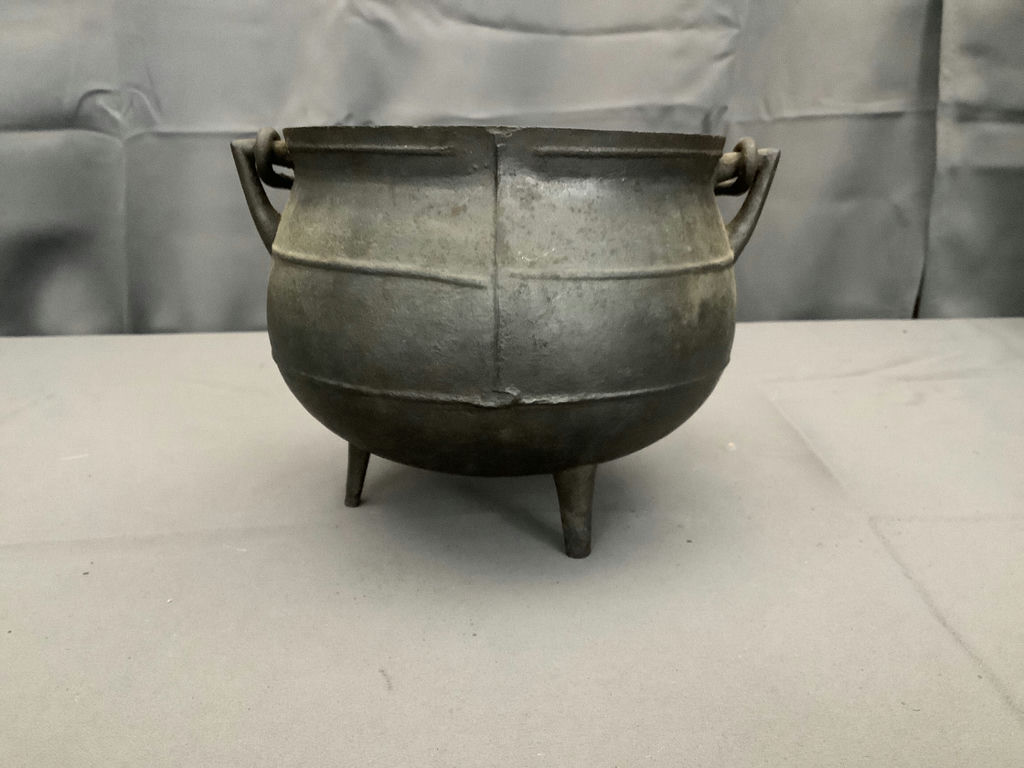 Cast Iron Pots - image 6 of 9