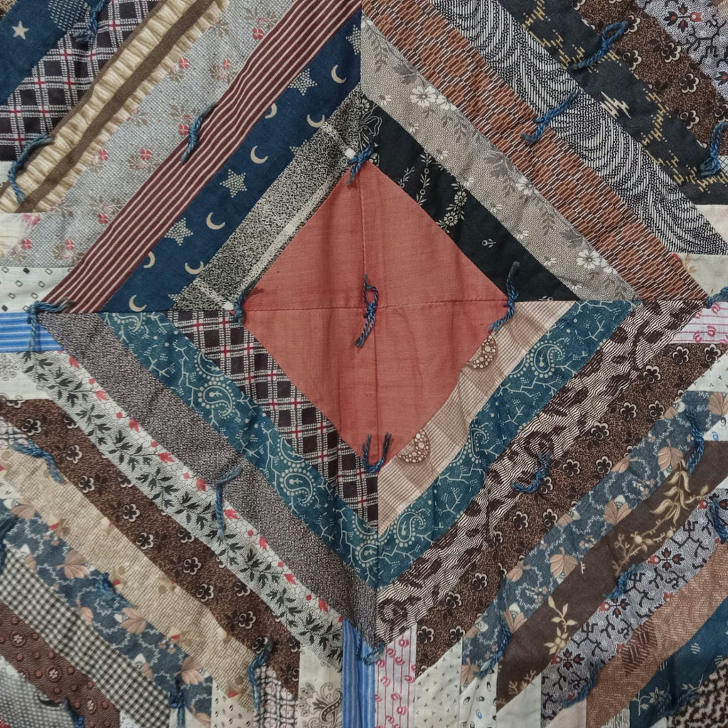Vintage Handmade Pineapple Quilt - image 4 of 7