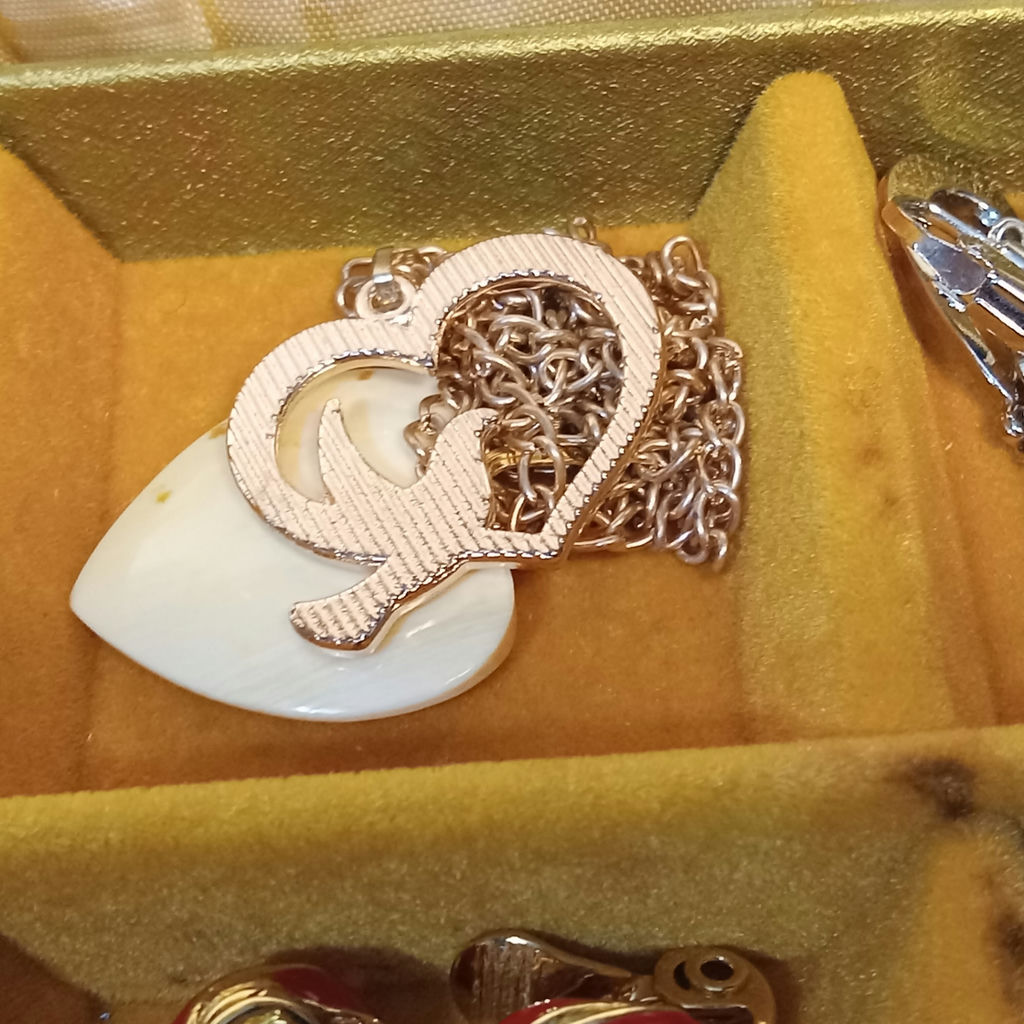 Ladies Costume Jewelry & Box - image 19 of 23