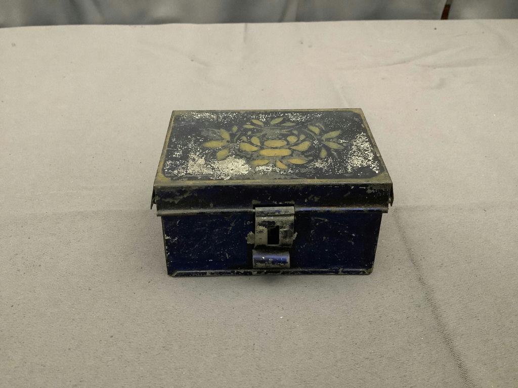 Antique Tin Boxes + Plates - image 13 of 13